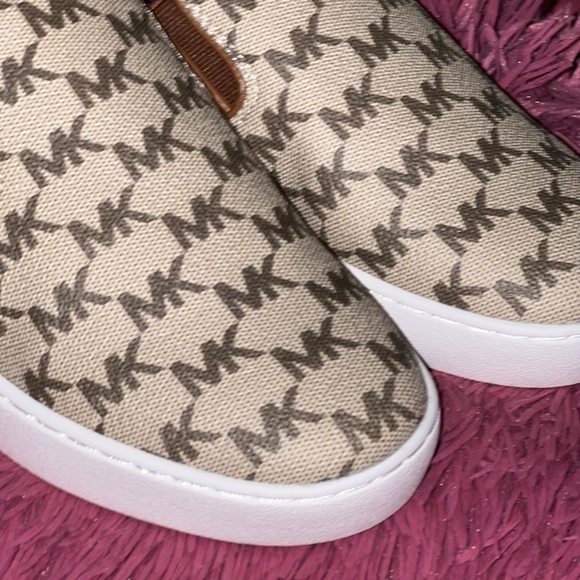 New Michael Kors Keaton Slip-On Tan Logo Sneakers - Picture 3 of 7